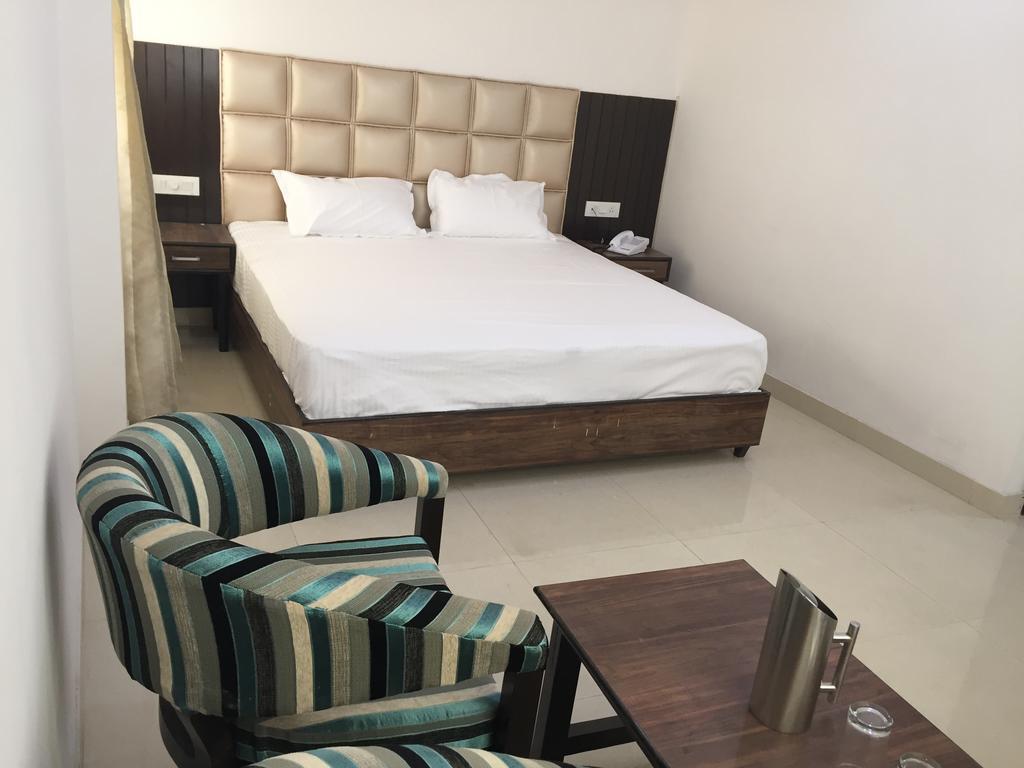 Hotel Rv Regency 阿姆利则 外观 照片
